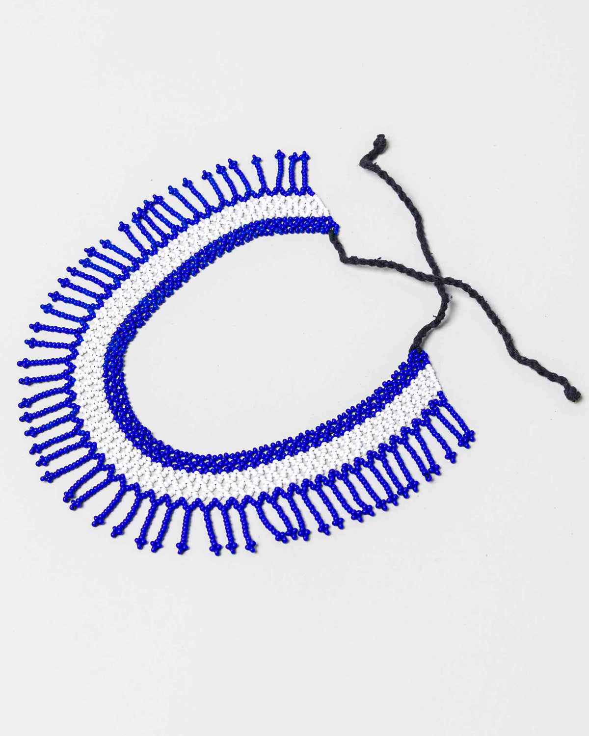 Colar Indígena de Miçanga Azul e Branco Povo Wai-Wai
