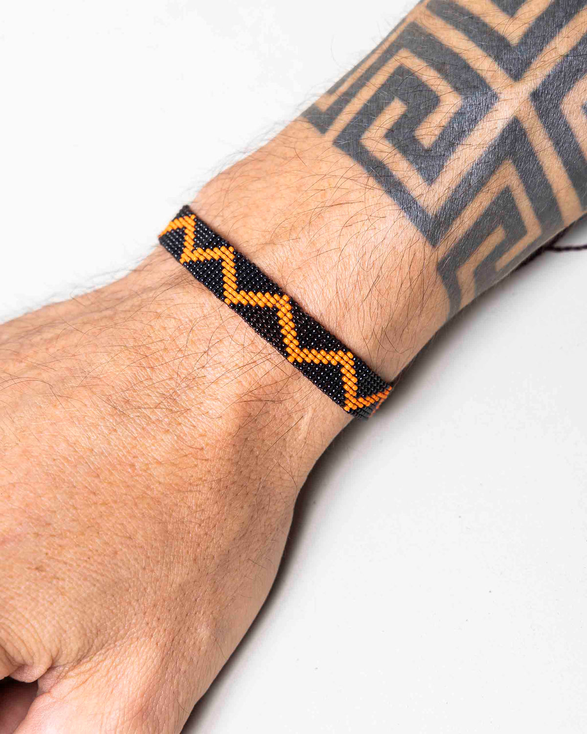 Pulseira Indígena de Miçanga Preta e Laranja Ajustável Povo Wai-Wai