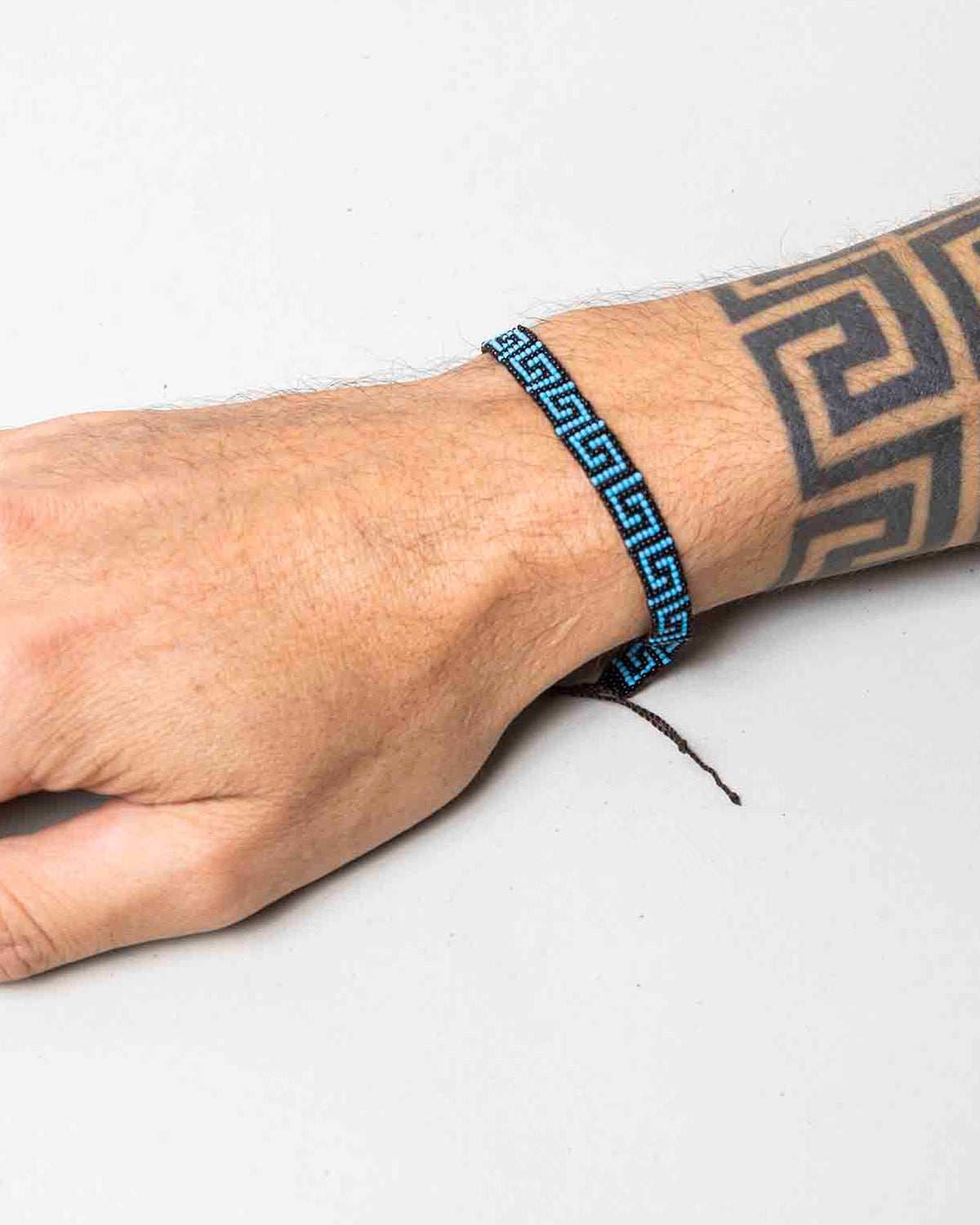 Pulseira Indígena de Miçanga Preta e Azul Ajustável Povo Wai-Wai