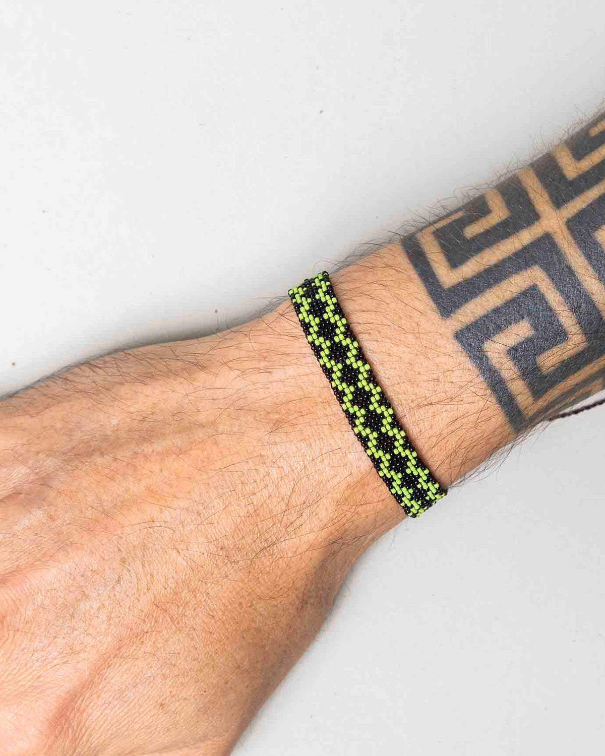 Pulseira Indígena de Miçanga Preta e Verde Ajustável Povo Wai-Wai