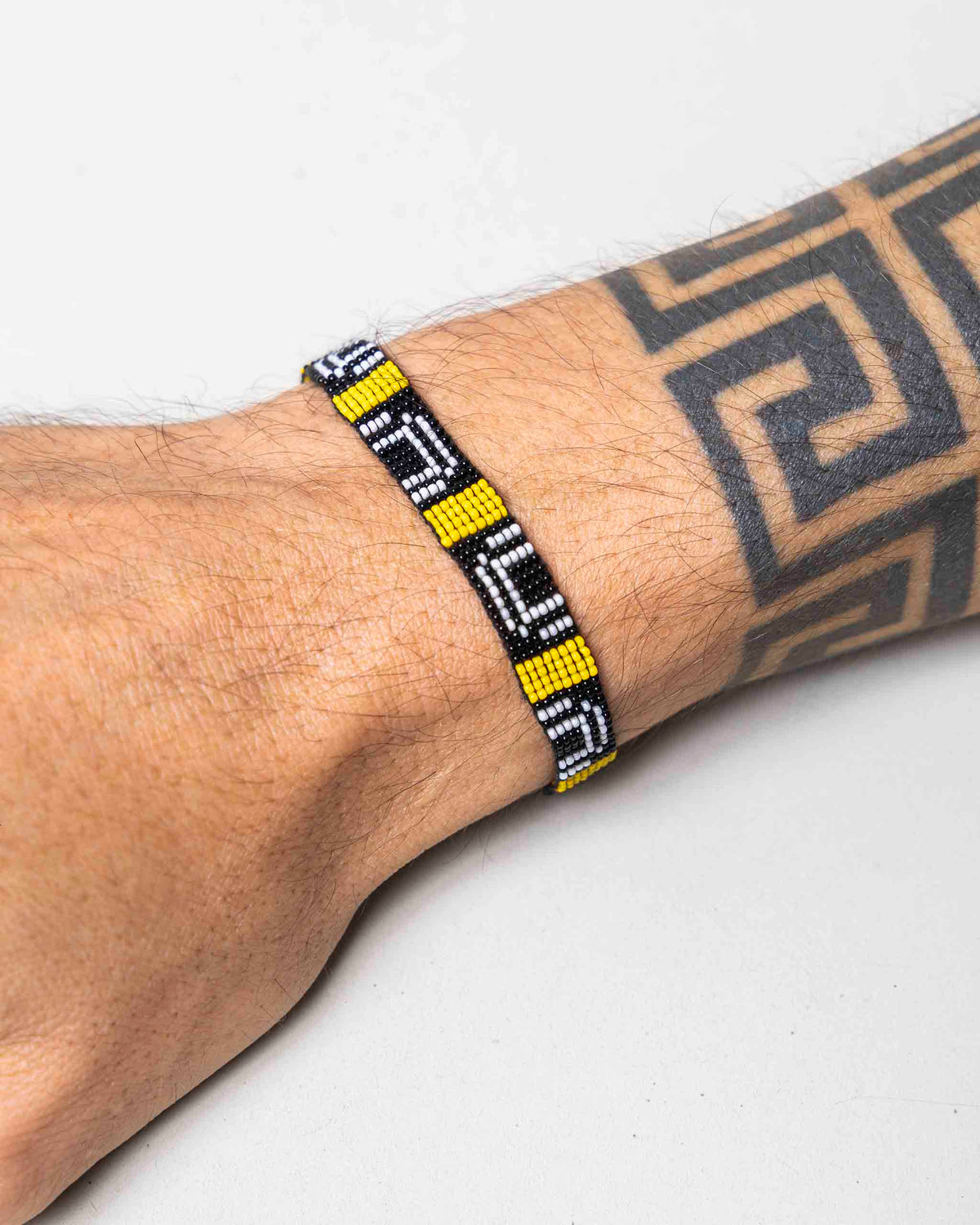 Pulseira Indígena de Miçanga Preta e Amarela Ajustável Povo Wai-Wai