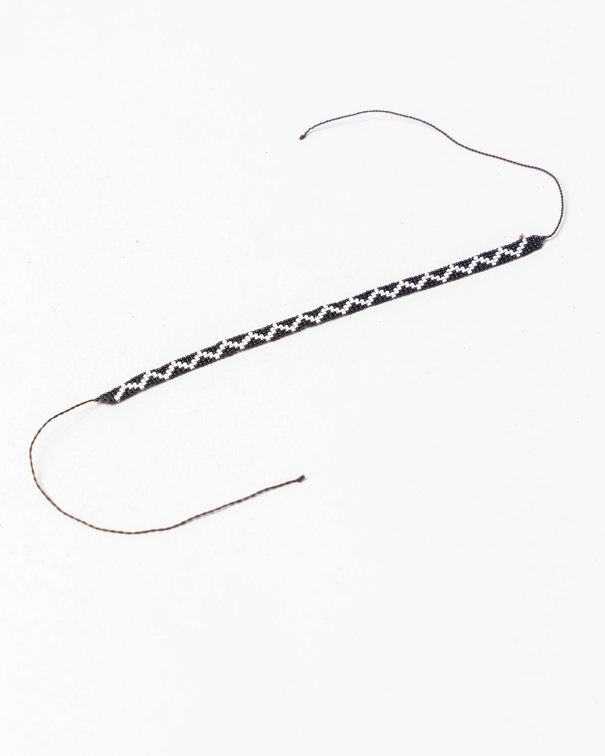 Pulseira Indígena de Miçanga Preta e Branco Ajustável Povo Wai-Wai