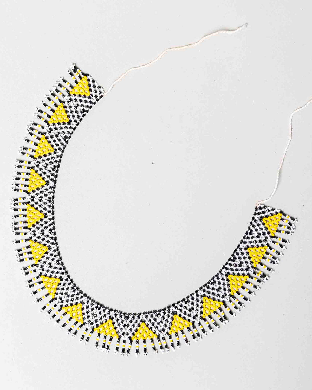 Colar de Miçanga Preto Branco e Amarelo Povo Kuikuro