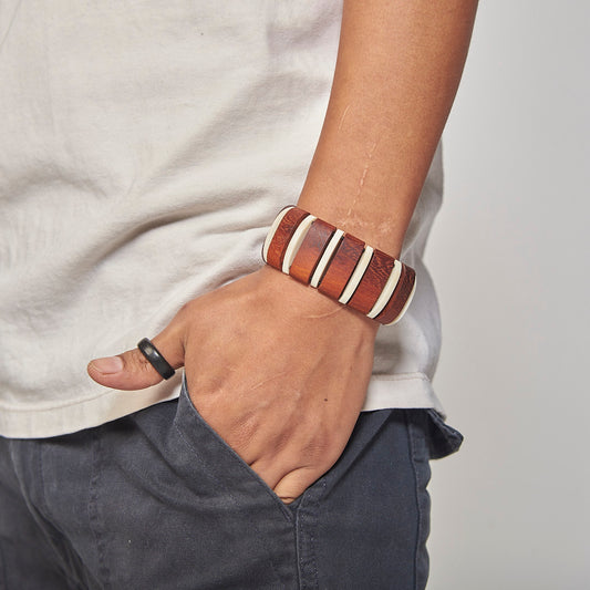 Pulseira de Madeira Marrom e Branca Povo Xakriabá
