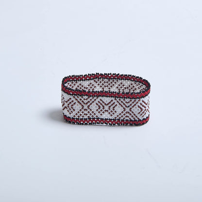 Pulseira de Miçanga Branca, Preta, Vermelha e Marrom Waura