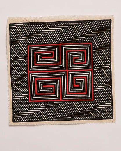 Grafismo em Tecido Preto Branco e Vermelho Asurini
