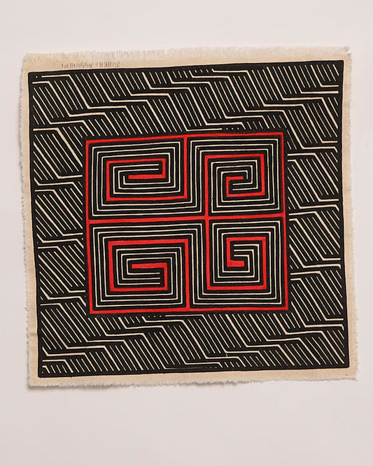 Grafismo em Tecido Preto Branco e Vermelho Asurini