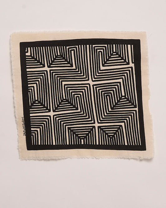 Pintura Grafismo em Tecido Preto e Branco Asurini