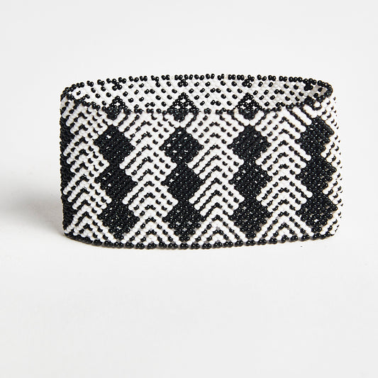 Pulseira de Miçanga Preta e Branca de Vidro Waura
