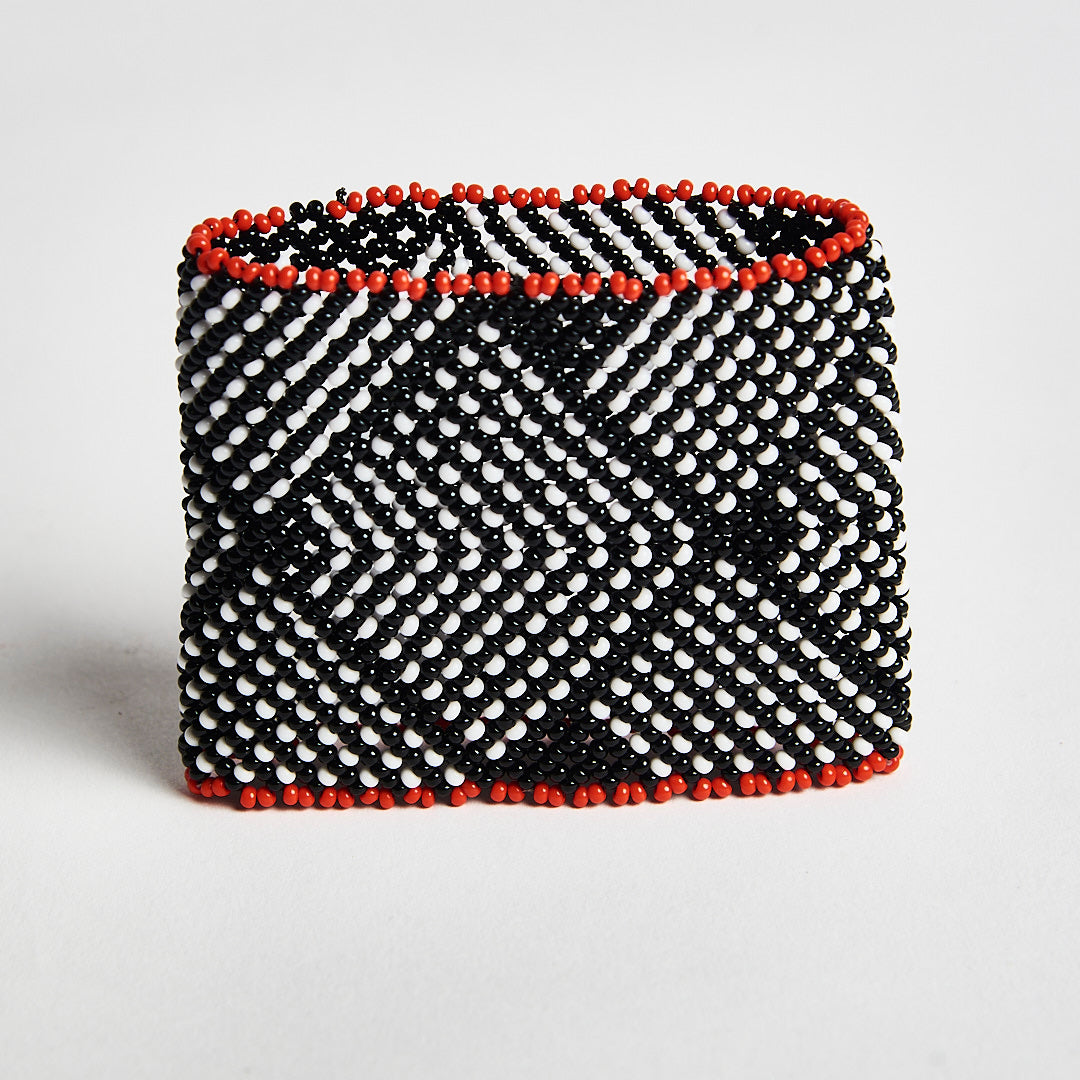 Pulseira de Miçanga Preta Branca e Vermelha de Vidro Waura