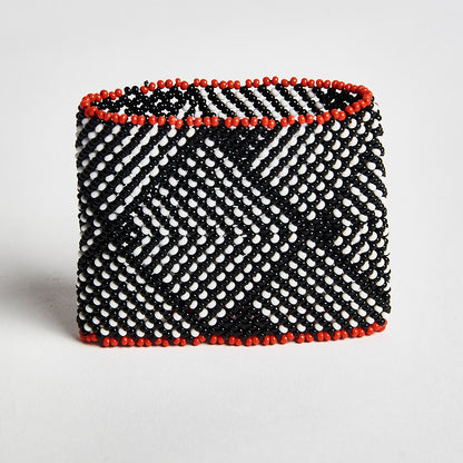 Pulseira de Miçanga Preta Branca e Vermelha de Vidro Waura