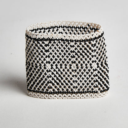 Pulseira de Miçanga Preto e Branca de Vidro Waura