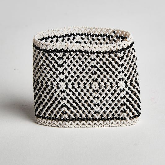 Pulseira de Miçanga Preto e Branca de Vidro Waura