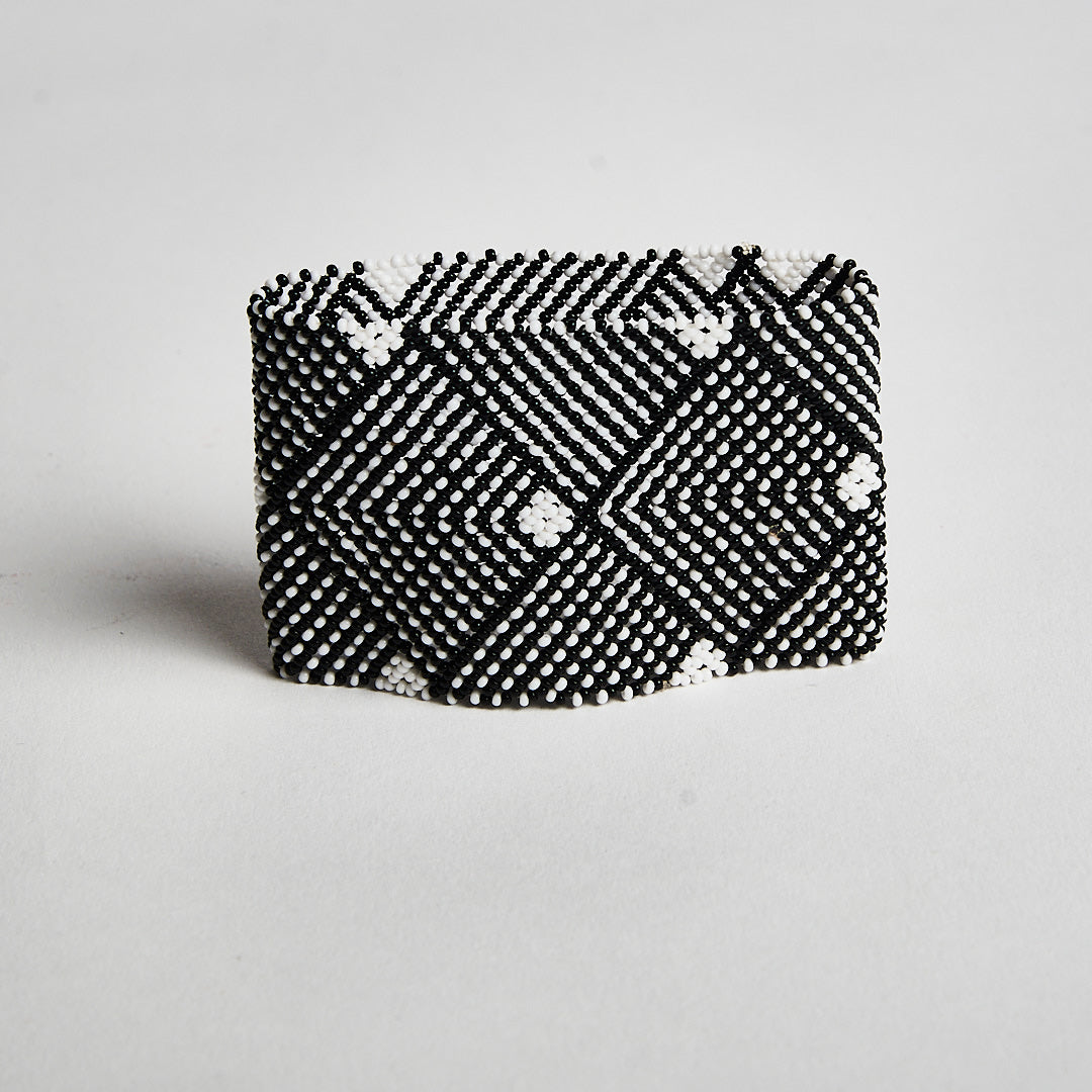 Pulseira de Miçanga Preto e Branca  Waura