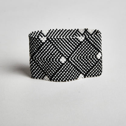Pulseira de Miçanga Preto e Branca  Waura