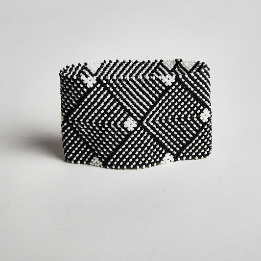 Pulseira de Miçanga Preto e Branca  Waura