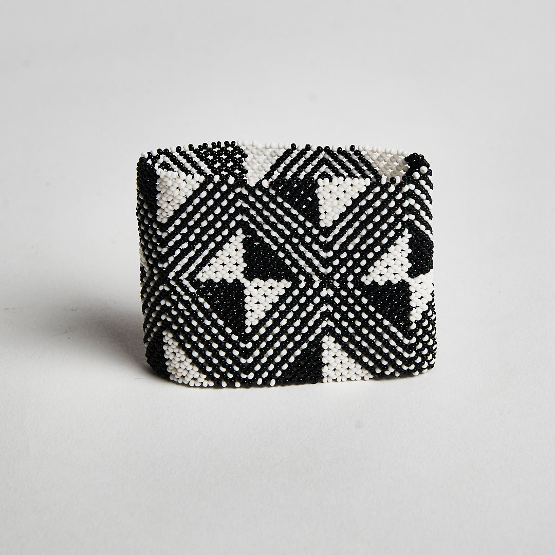 Pulseira de Miçanga Preta e Branca Povo Waura
