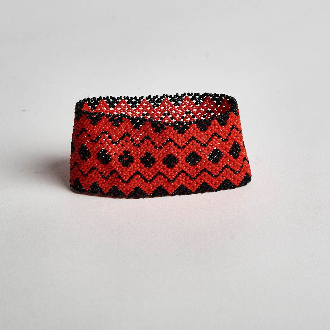 Pulseira de Miçanga Preta e Vermelha de Vidro Waura