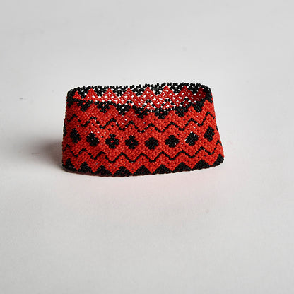 Pulseira de Miçanga Preta e Vermelha de Vidro Waura