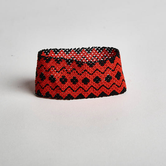 Pulseira de Miçanga Preta e Vermelha de Vidro Waura