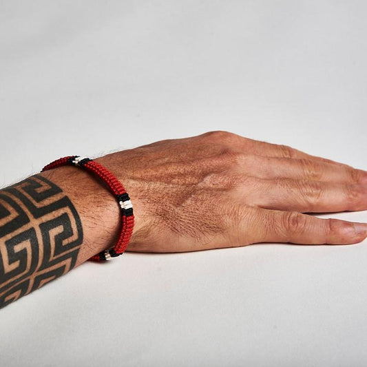 Pulseira de Miçanga Elástica Branca Preta e Vermelha Kamayurá