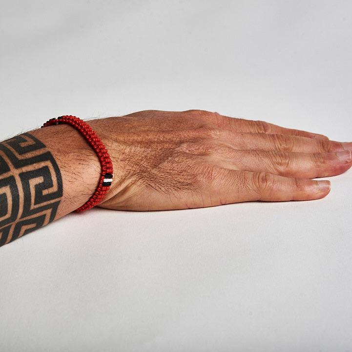 Pulseira de Miçanga Elástica Branca Preta e Vermelha Kamayurá
