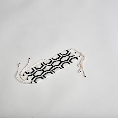 Pulseira Ajustável de Miçanga Preta e Branca Tapirapé